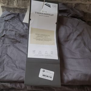 Threshold twin sheet set